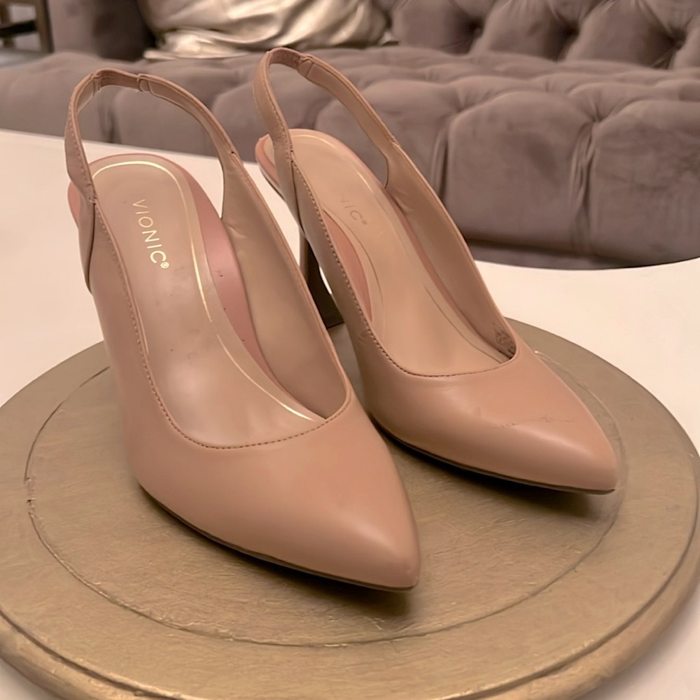 Vionic Adalena pump tan size 8